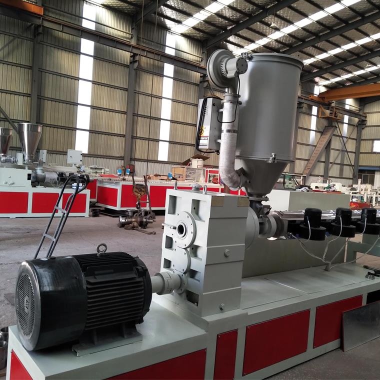 PVC塑料管材設(shè)備生產(chǎn)線的特點(diǎn)是什么？