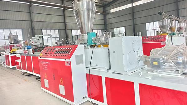 工業(yè)線槽生產(chǎn)設(shè)備